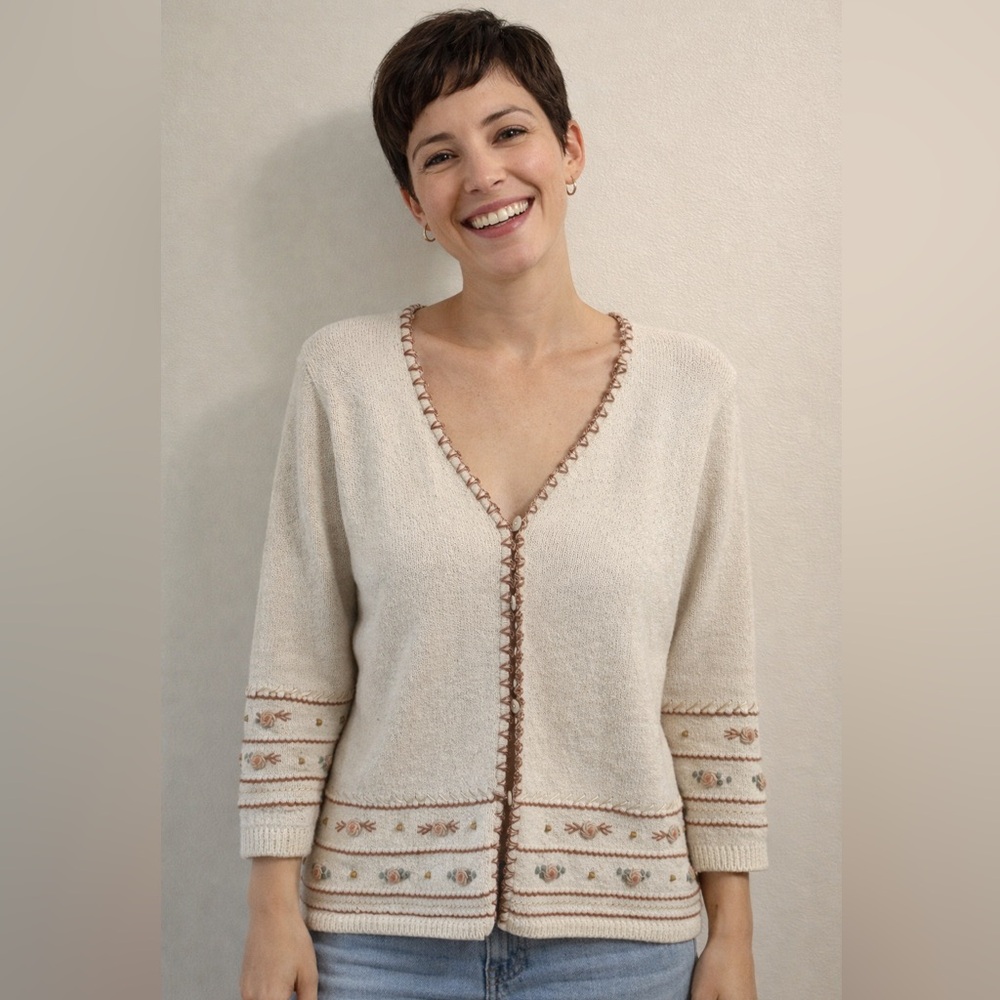 Vintage knit button sweater women’s cream ivory embroidered floral button down